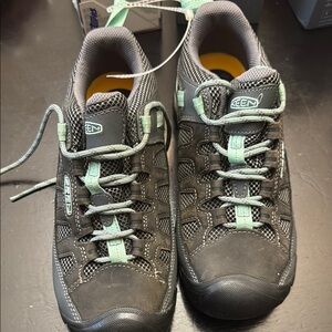 KEEN Women's Black and Green Shoes
Brand new